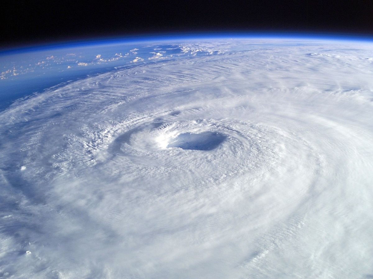 台風が発生するしくみ——海水温とコリオリ力が生む巨大な渦