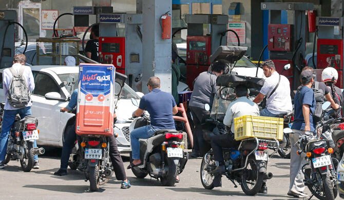 イラン経済危機の深化:リアル史上最安値とインフレ68%、制裁下の見通し